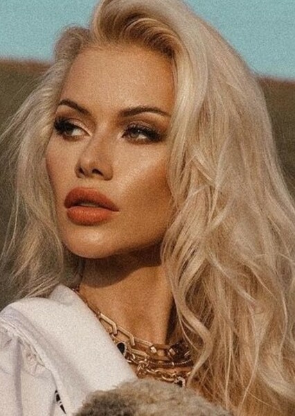 Viktoria Apanasenko photo