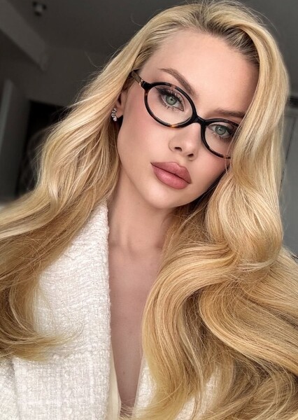 Viktoria Apanasenko photo