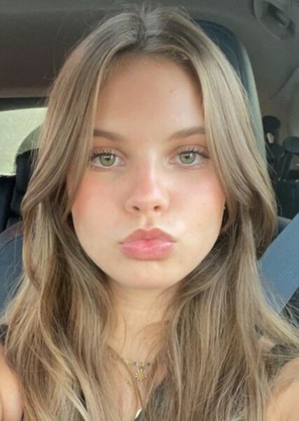Violet Hicks photo