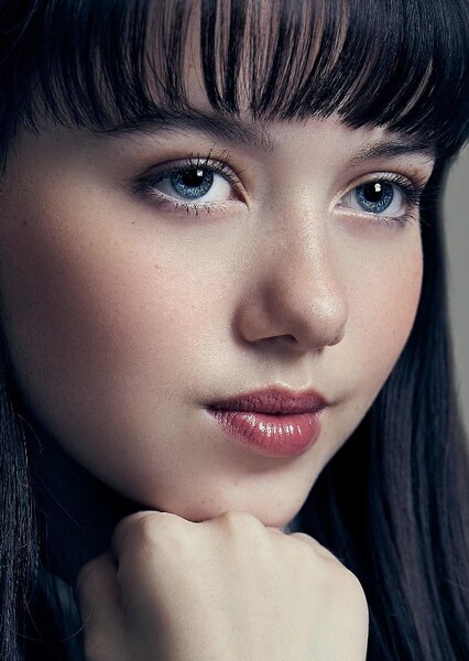 Violet McGraw photo