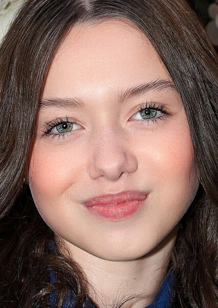 Violet McGraw photo