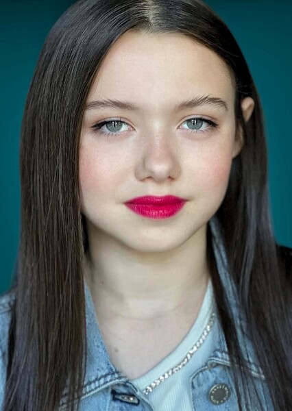 Violet McGraw photo