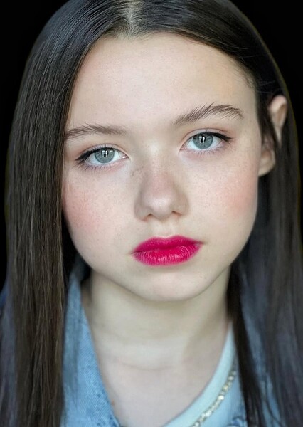 Violet McGraw photo
