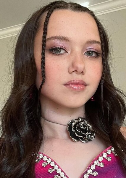 Violet McGraw photo