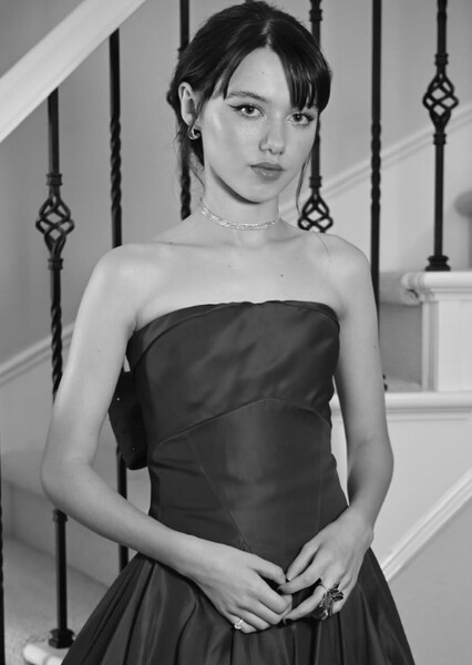 Violet McGraw photo