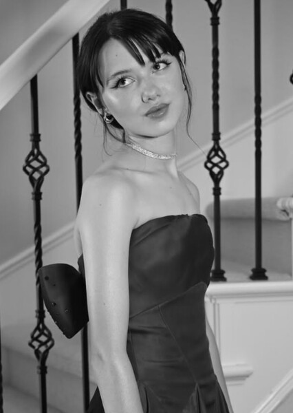 Violet McGraw photo