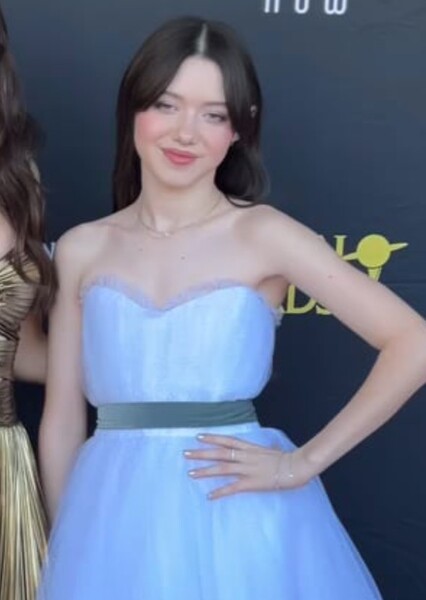 Violet McGraw photo