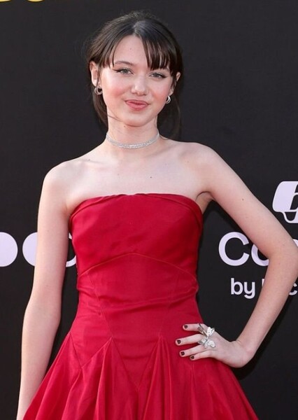 Violet McGraw photo