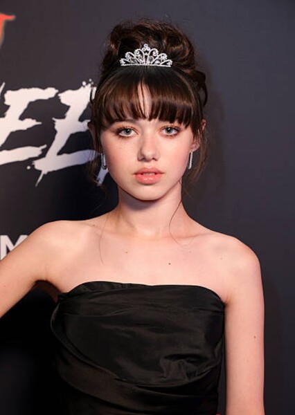 Violet McGraw photo
