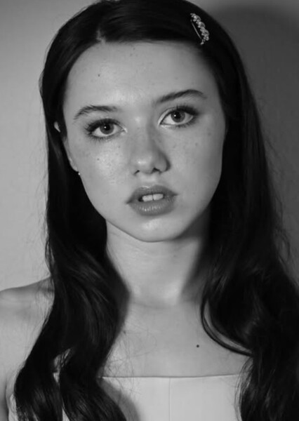 Violet McGraw photo
