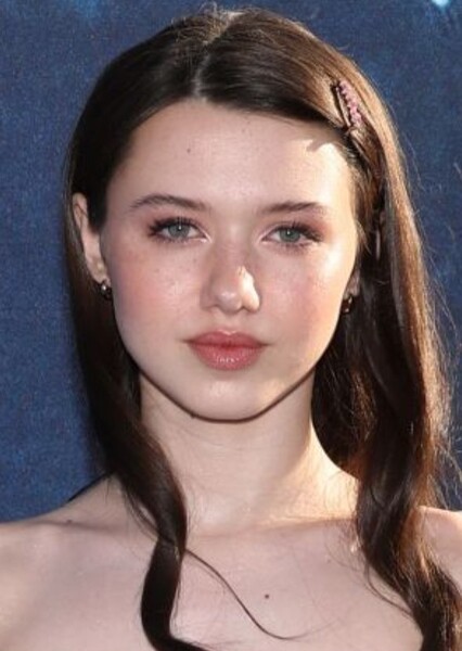 Violet McGraw photo