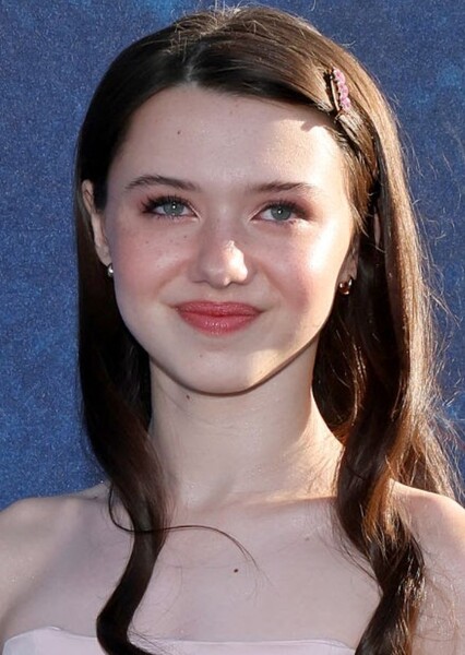 Violet McGraw photo