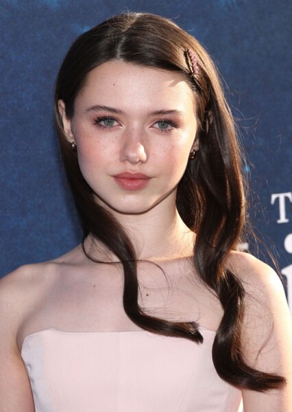 Violet McGraw photo