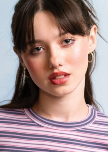 Violet McGraw photo
