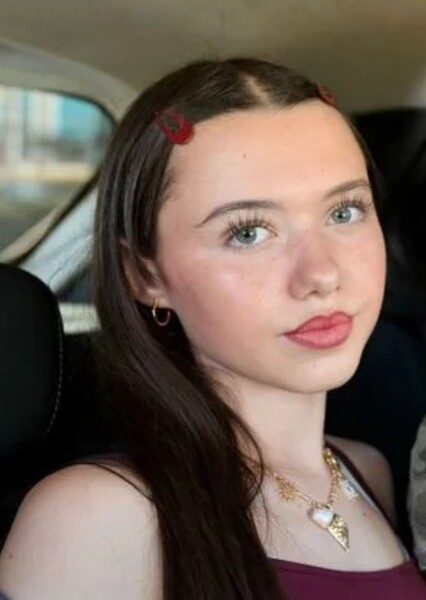 Violet McGraw photo
