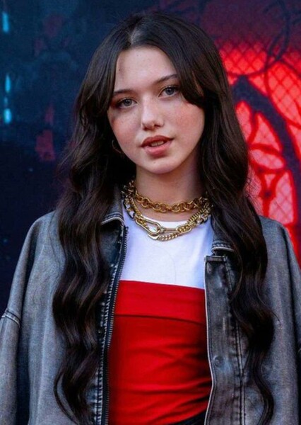 Violet McGraw photo