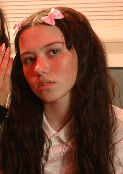 Violet McGraw photo