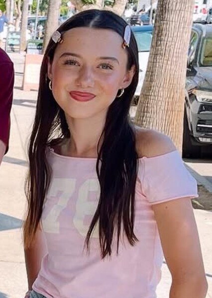 Violet McGraw photo