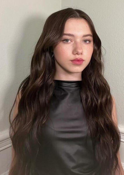 Violet McGraw photo