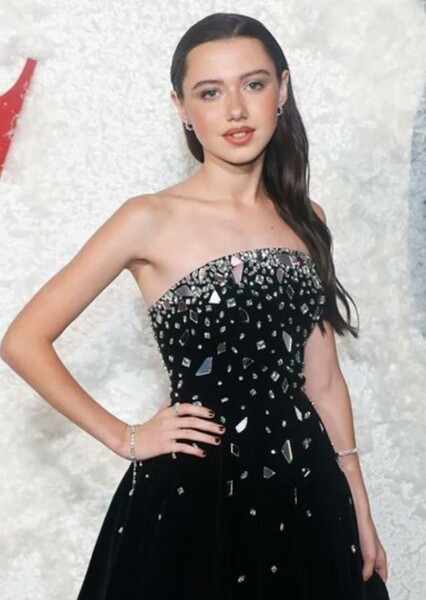 Violet McGraw photo
