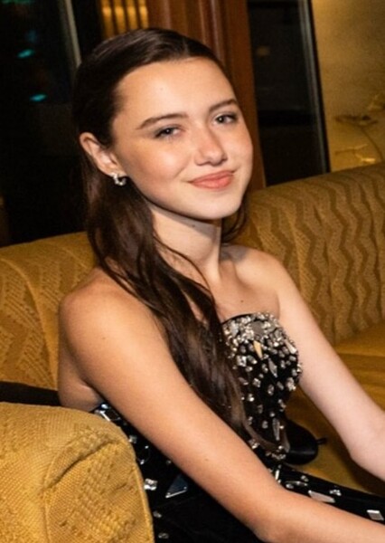 Violet McGraw photo