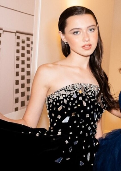 Violet McGraw photo
