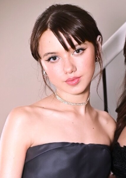 Violet McGraw photo
