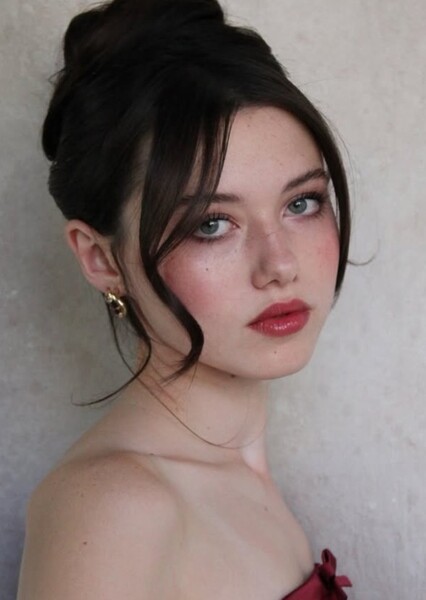 Violet McGraw photo