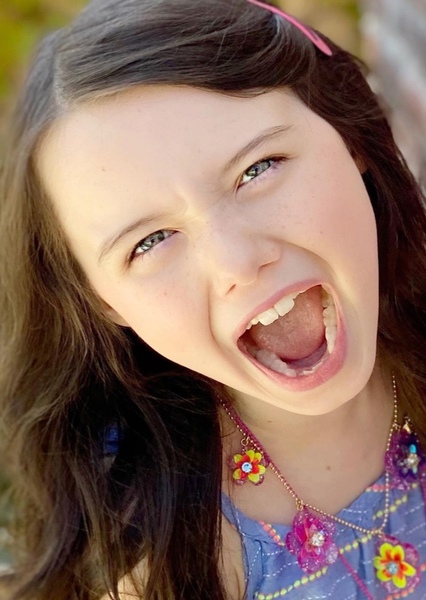 Violet McGraw photo
