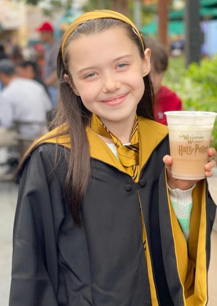 Violet McGraw photo