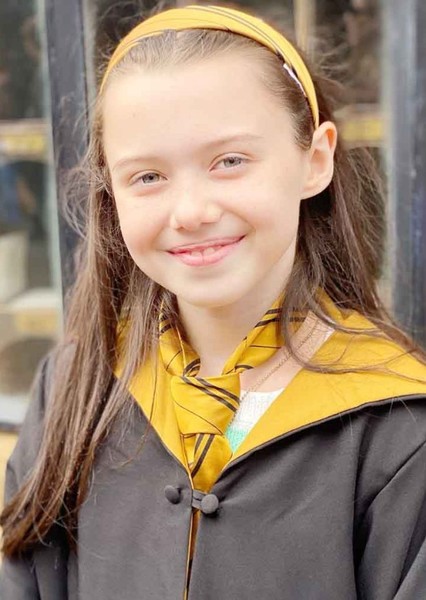 Violet McGraw photo