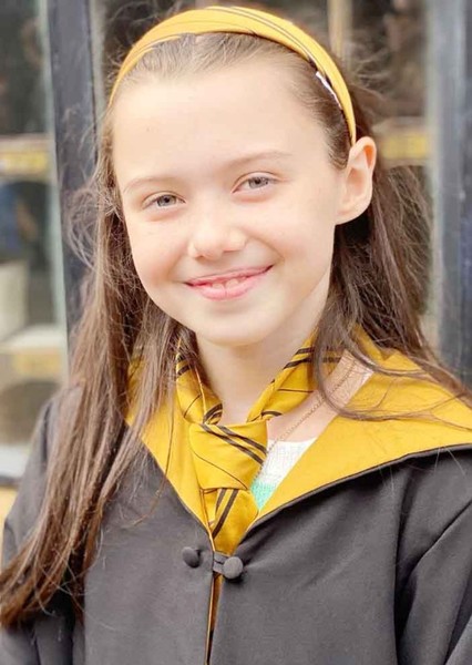 Violet McGraw photo