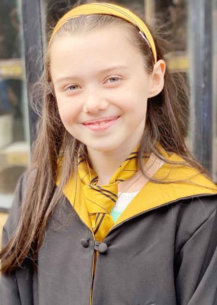 Violet McGraw photo