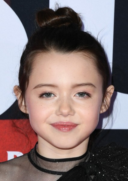Violet McGraw photo