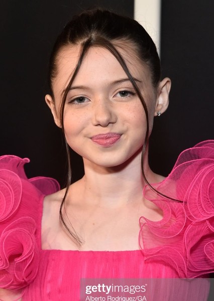 Violet McGraw photo