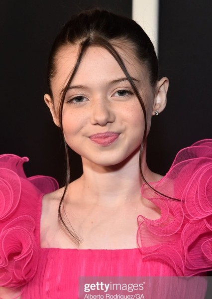 Violet McGraw photo