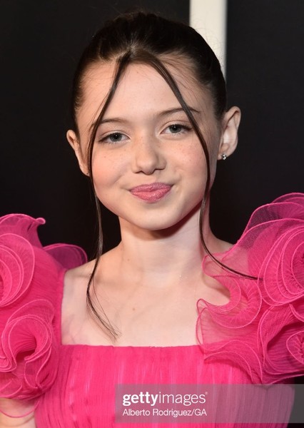 Violet McGraw photo