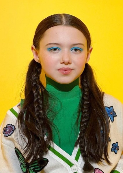 Violet McGraw photo