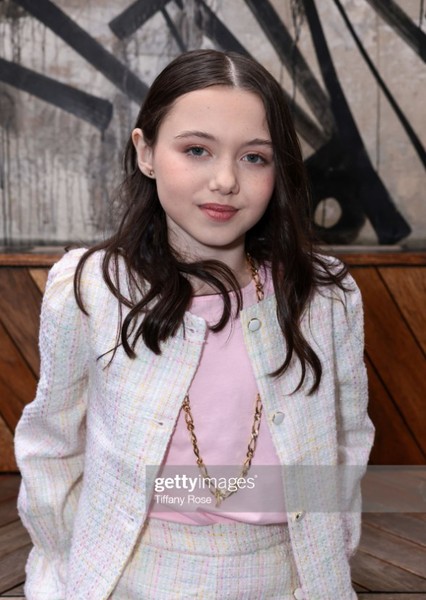 Violet McGraw photo