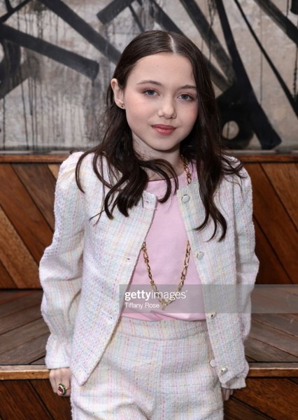 Violet McGraw photo