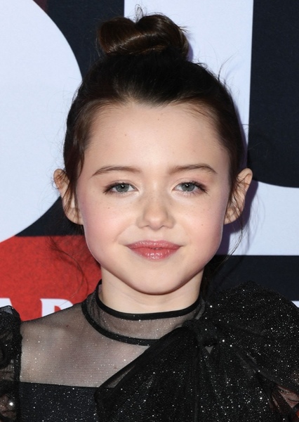 Violet McGraw photo