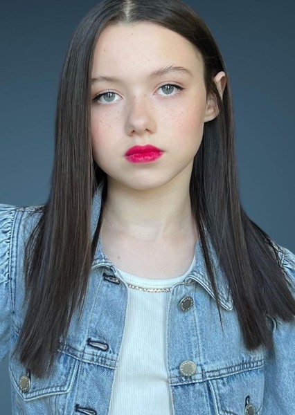 Violet McGraw photo