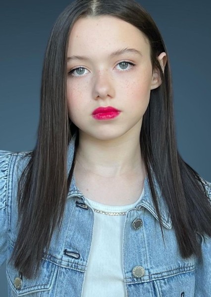 Violet McGraw photo