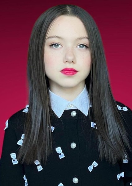 Violet McGraw photo