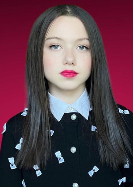 Violet McGraw photo