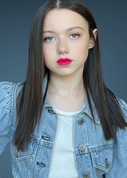 Violet McGraw photo