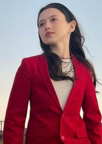 Violet McGraw photo