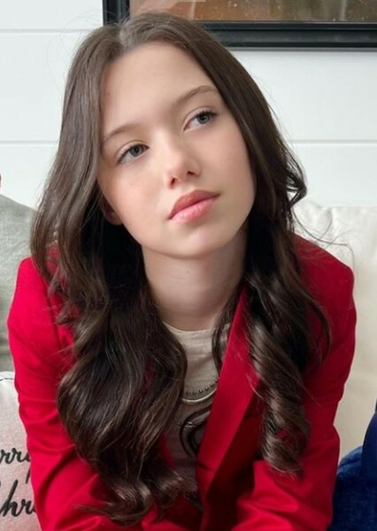 Violet McGraw photo