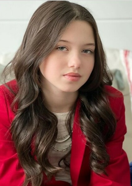 Violet McGraw photo