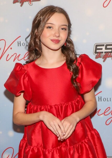 Violet McGraw photo